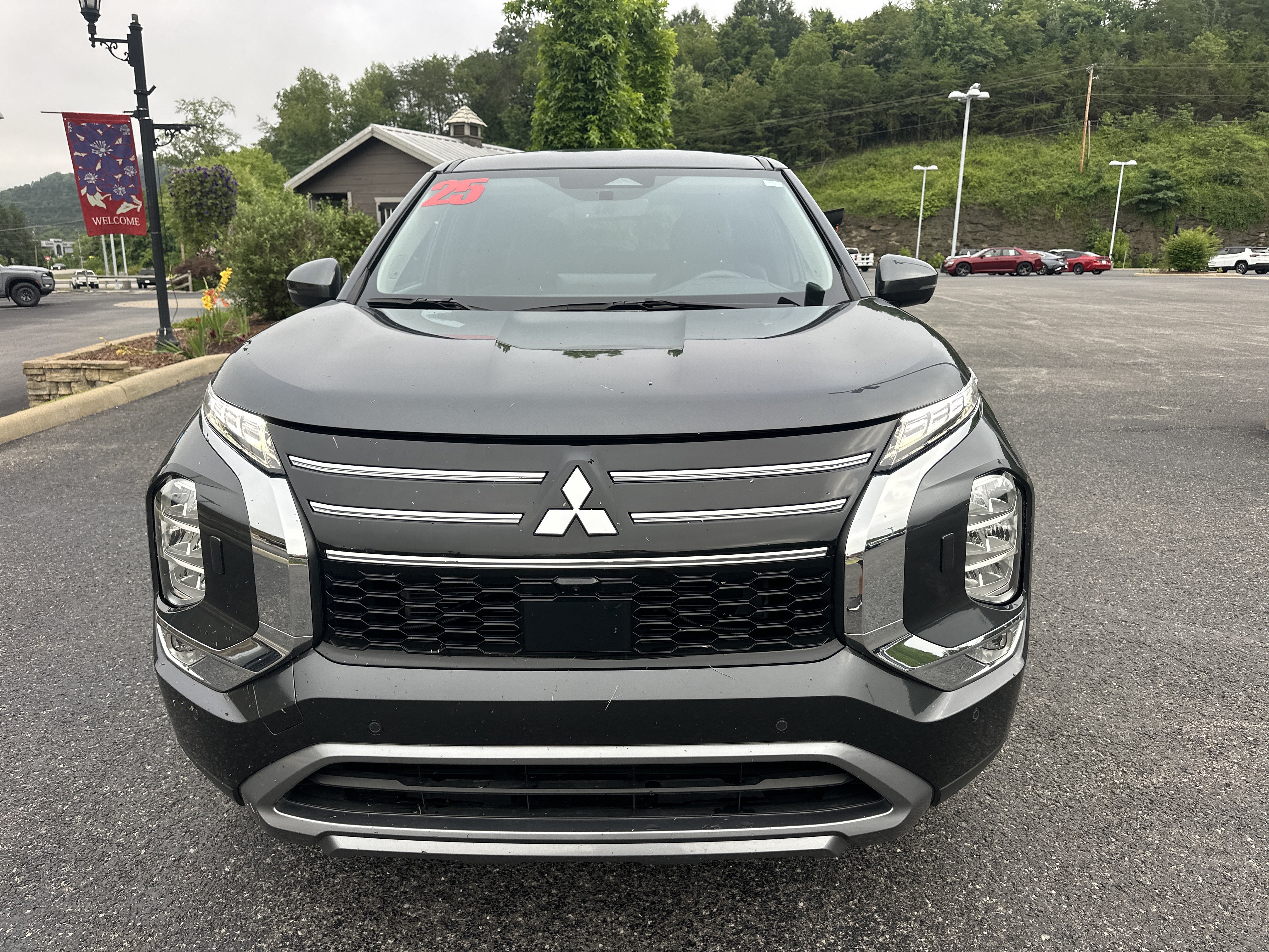 Used 2025 Mitsubishi Outlander SE AWD/4WD image 7