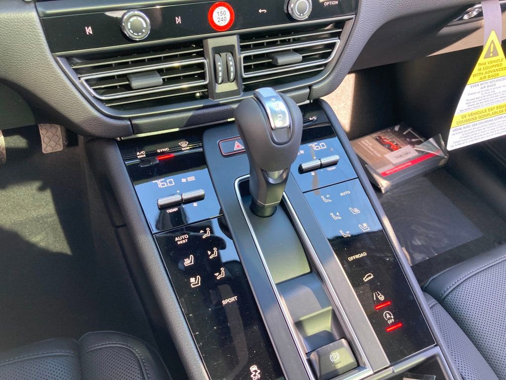 Certified 2025 Porsche Macan image 16