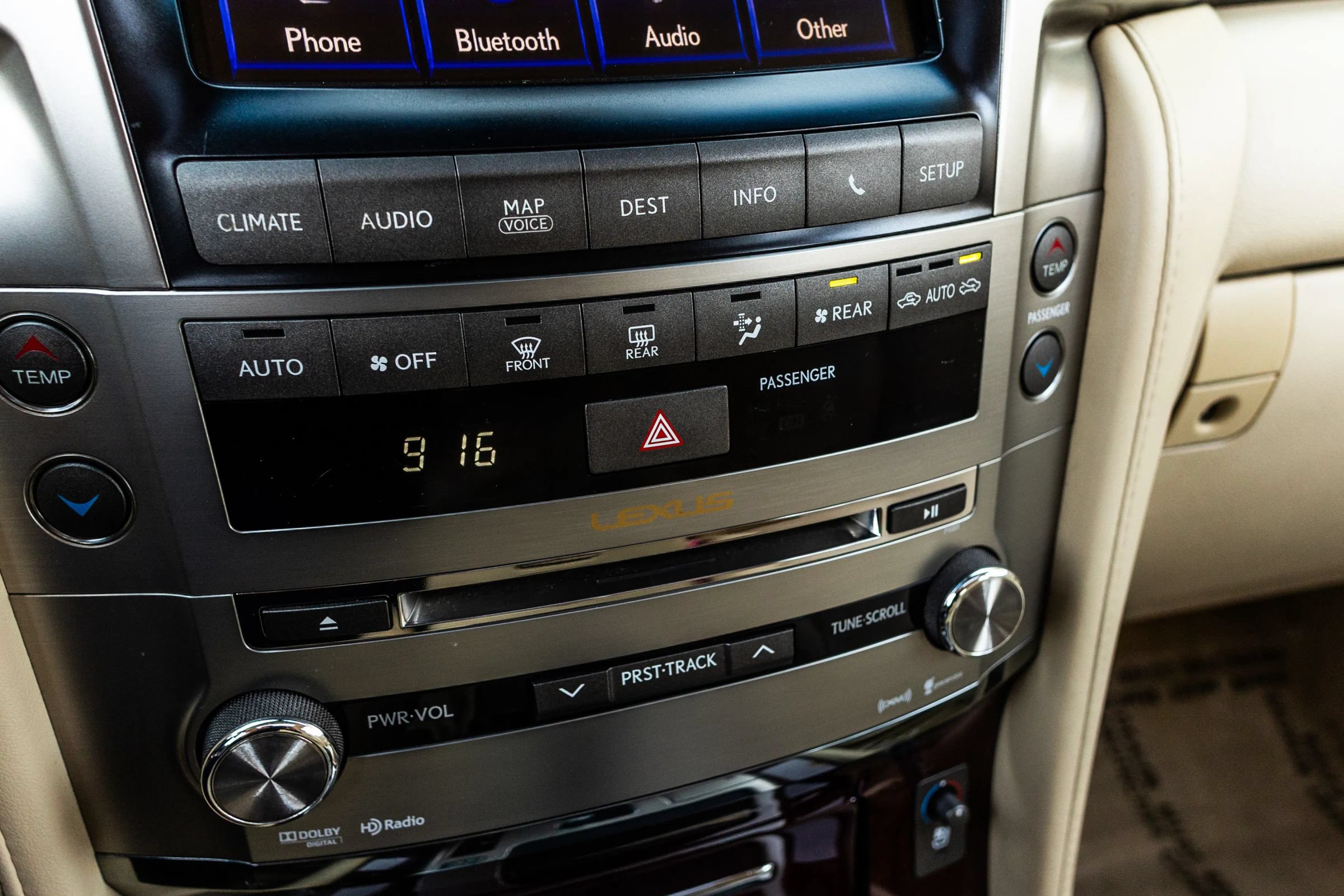 Used 2013 Lexus LX 570 4WD image 25