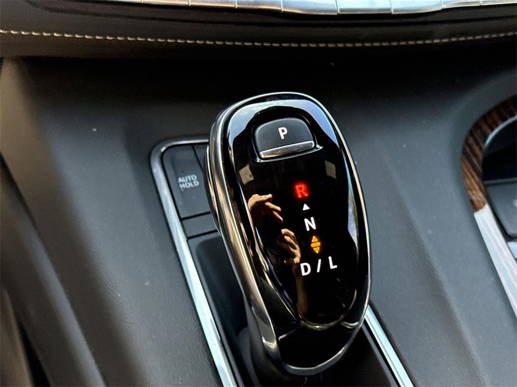 Used 2024 Cadillac Escalade ESV Premium Luxury image 15