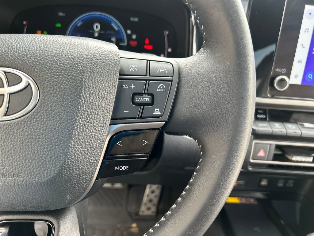 Used 2025 Toyota Camry SE w/ Convenience Package FWD image 21