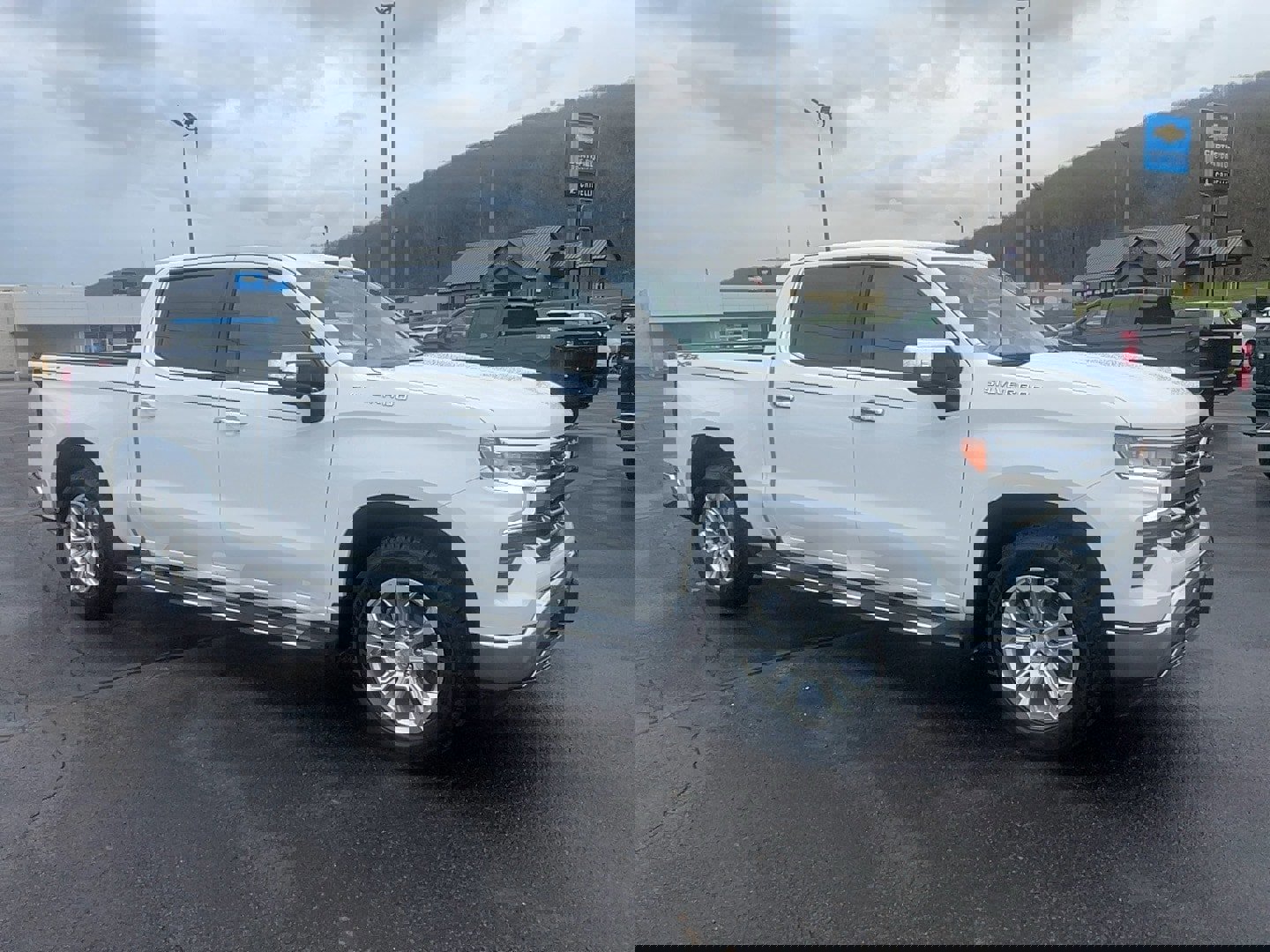 Used 2023 Chevrolet Silverado 1500 LTZ image 1