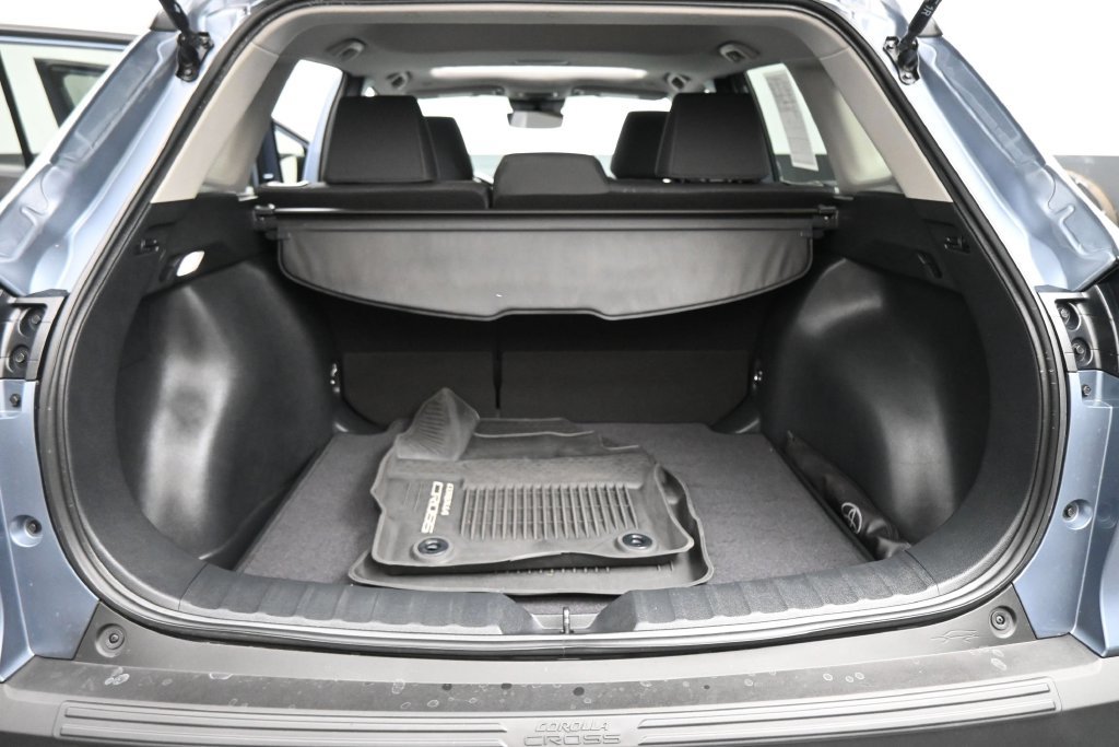 Used 2024 Toyota Corolla Cross LE w/ Moonroof Package FWD image 18