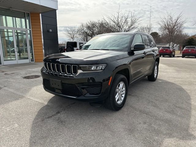 Used 2023 Jeep Grand Cherokee Laredo image 36