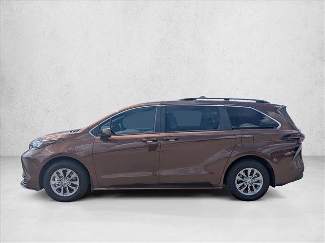 Used 2024 Toyota Sienna LE FWD image 8