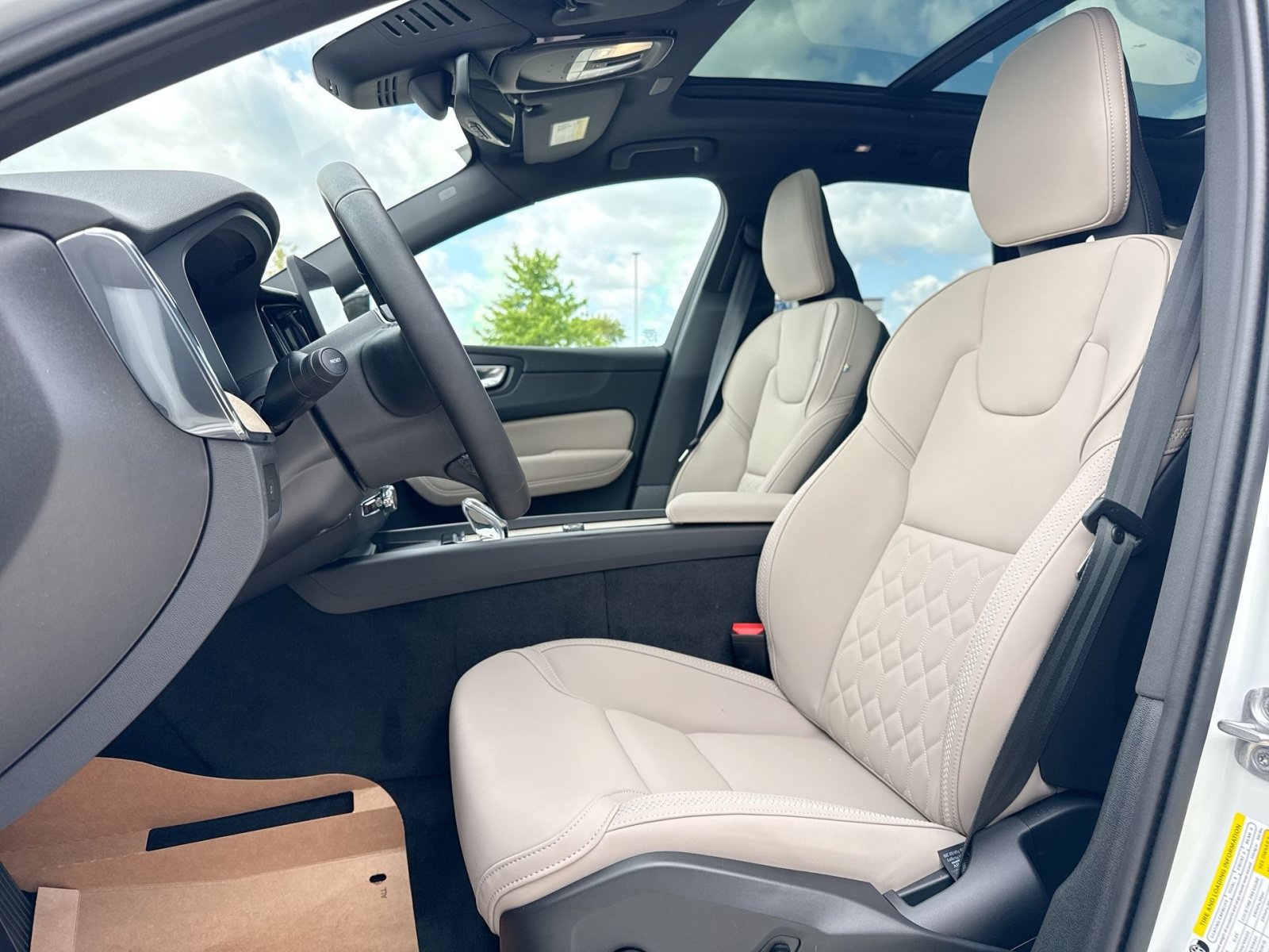 New 2026 Volvo XC60 B5 Plus w/ Protection Package Premier AWD/4WD image 13