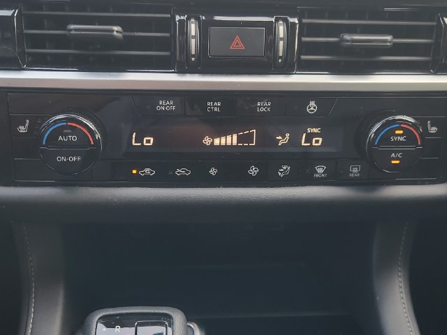 Used 2023 Nissan Pathfinder SL FWD image 19