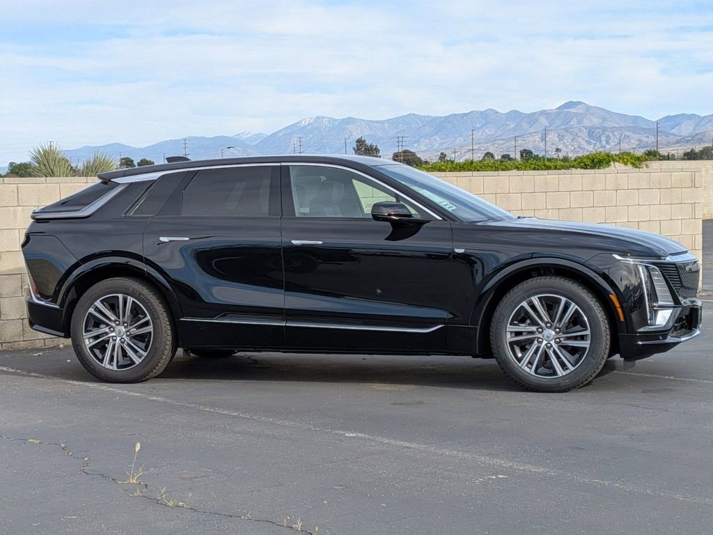 New 2026 Cadillac Lyriq Luxury RWD image 5