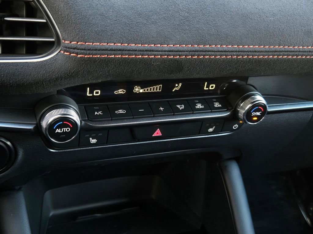 Certified 2025 MAZDA MAZDA3 Carbon w/ Appearance Package image 19