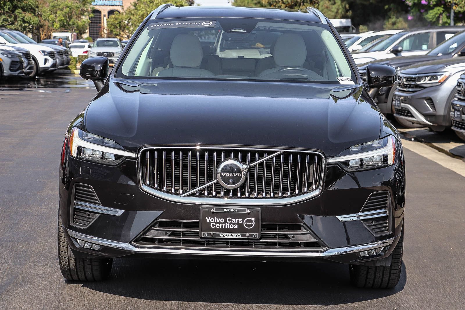 Used 2023 Volvo XC60 B5 Ultimate w/ Climate Package FWD image 2
