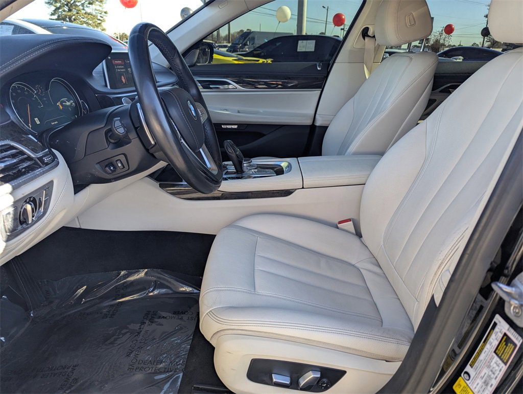 Used 2018 BMW 740i image 10