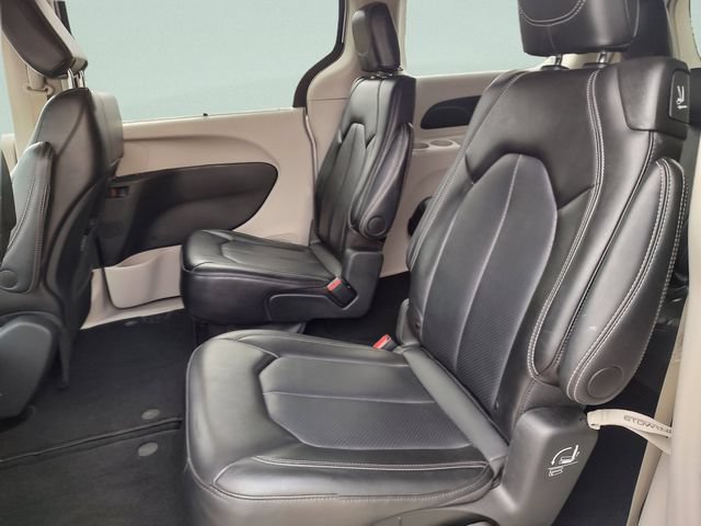 Certified 2024 Chrysler Pacifica Touring-L FWD image 26