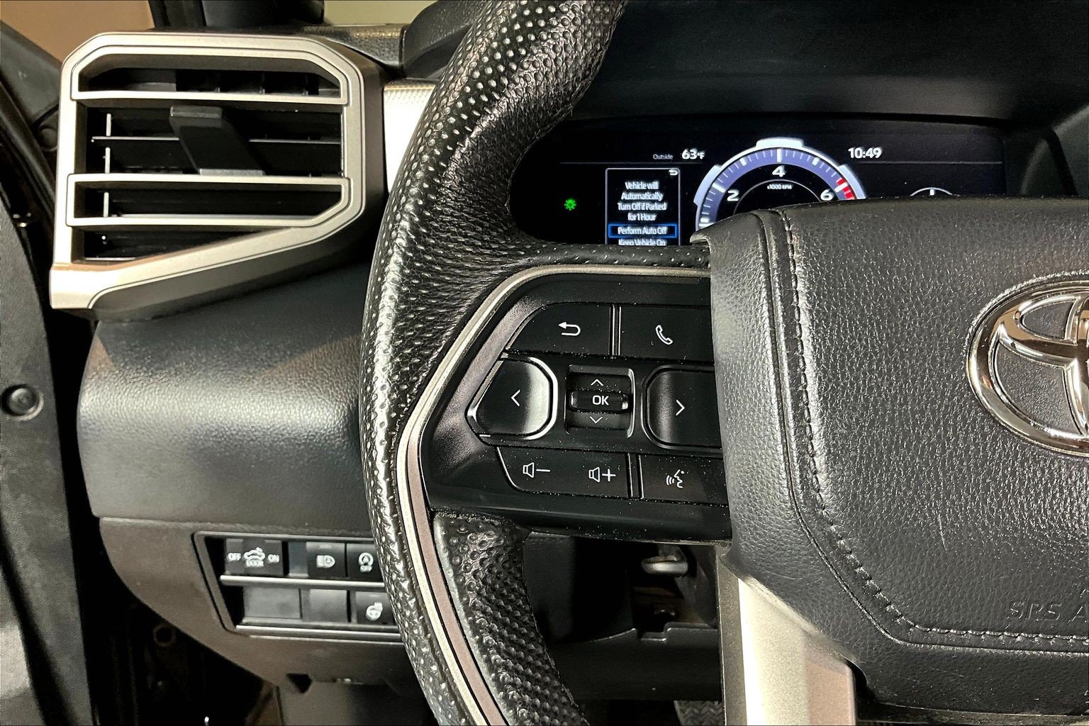 Used 2025 Toyota Tundra Limited AWD/4WD image 12