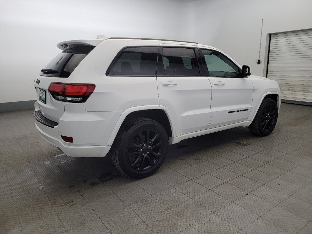 Used 2017 Jeep Grand Cherokee Altitude image 10