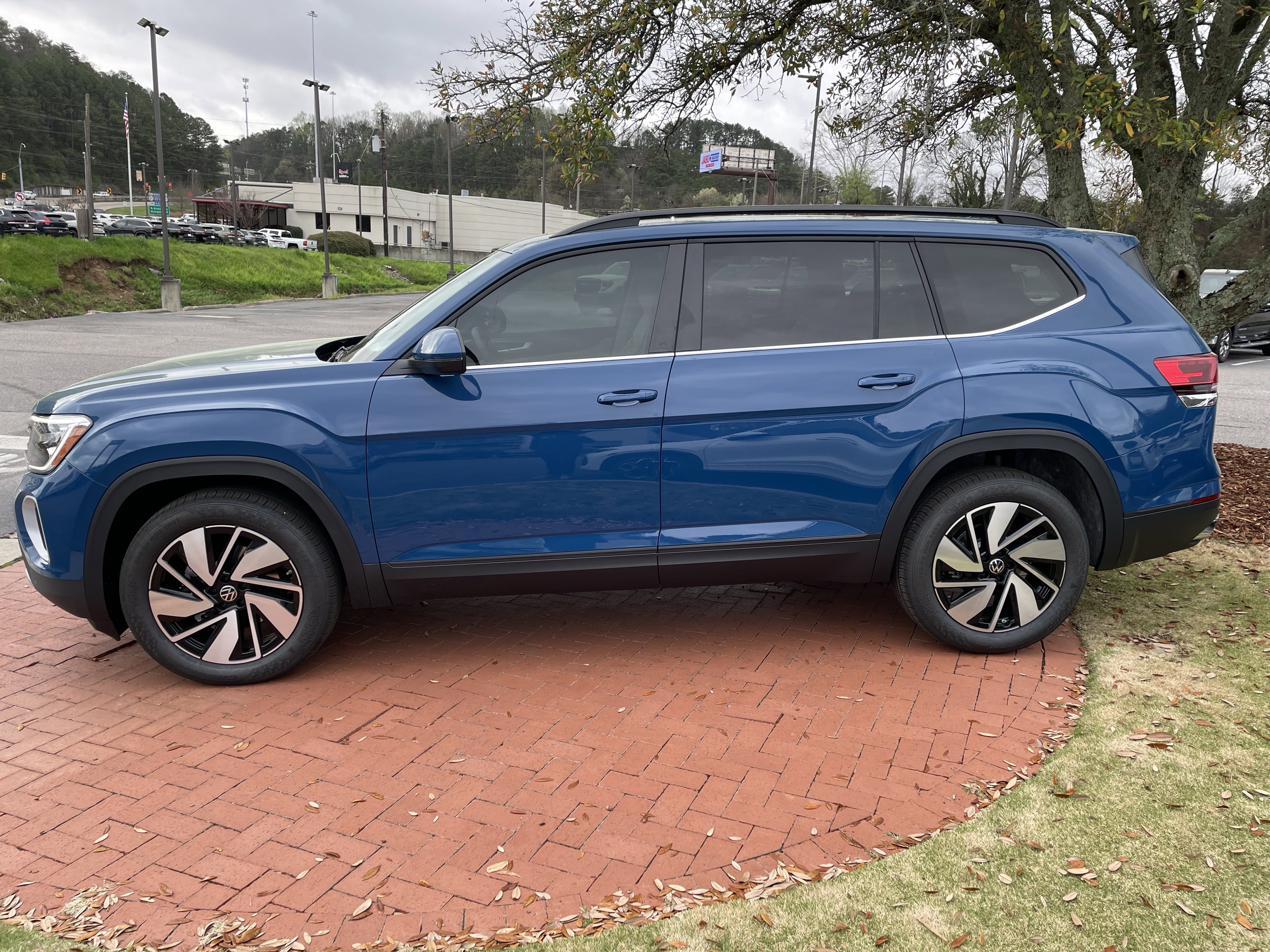 New 2026 Volkswagen Atlas SE image 7
