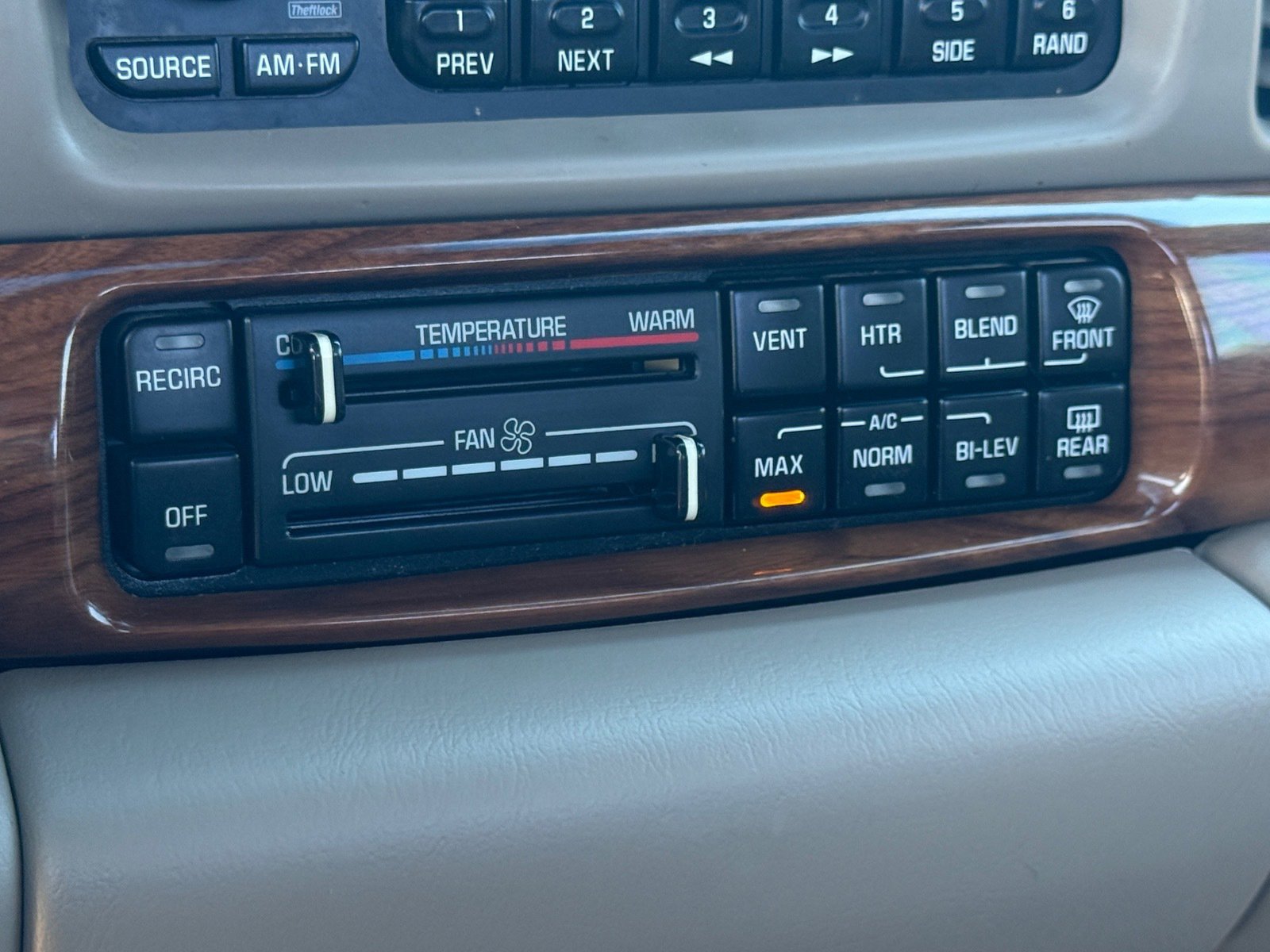 Used 2001 Buick Le Sabre Custom w/ Prestige Pkg image 26