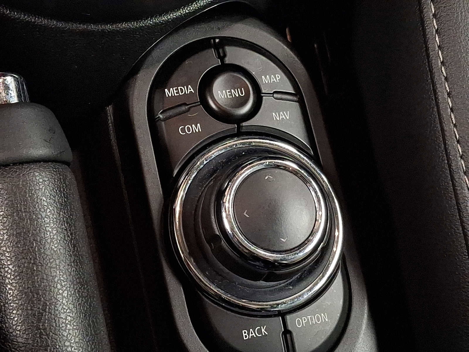 Used 2023 MINI Cooper 4-Door Hardtop w/ Multitone Edition image 18