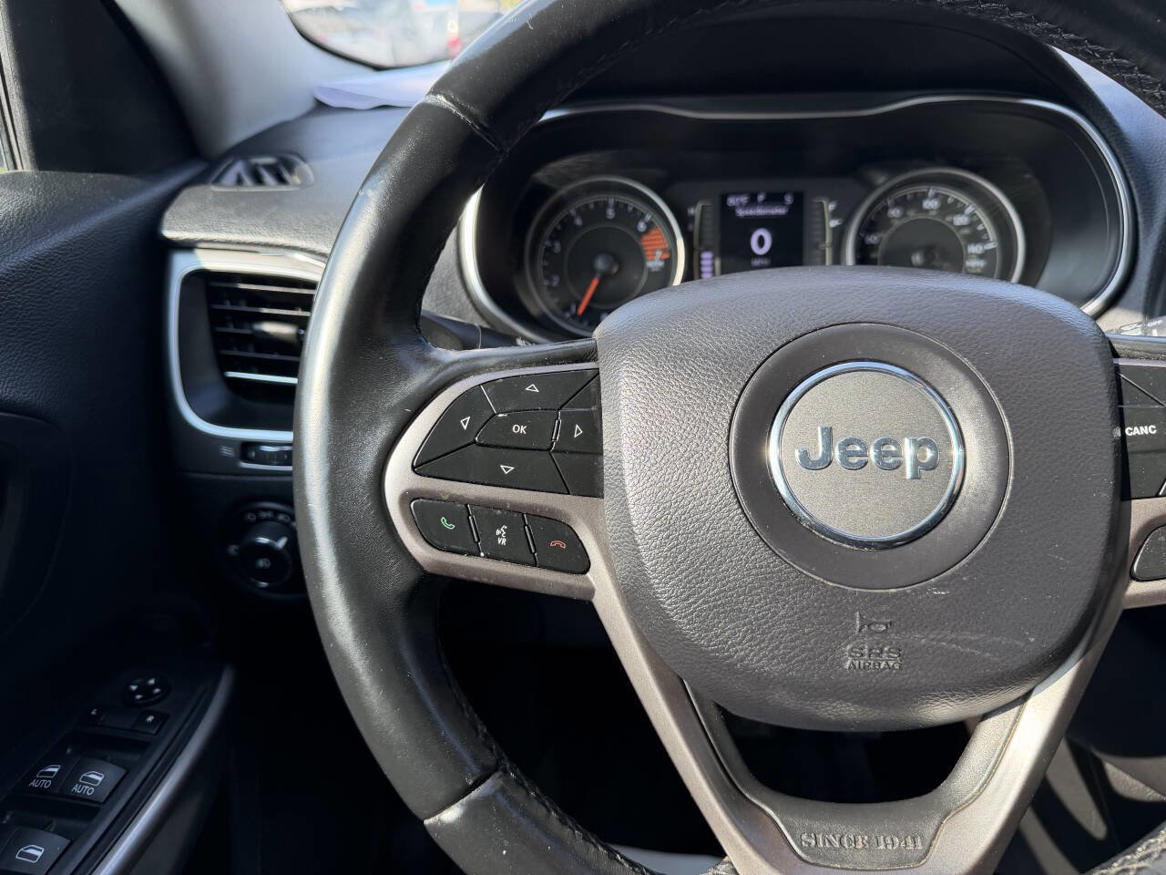 Used 2019 Jeep Cherokee Latitude Plus image 25