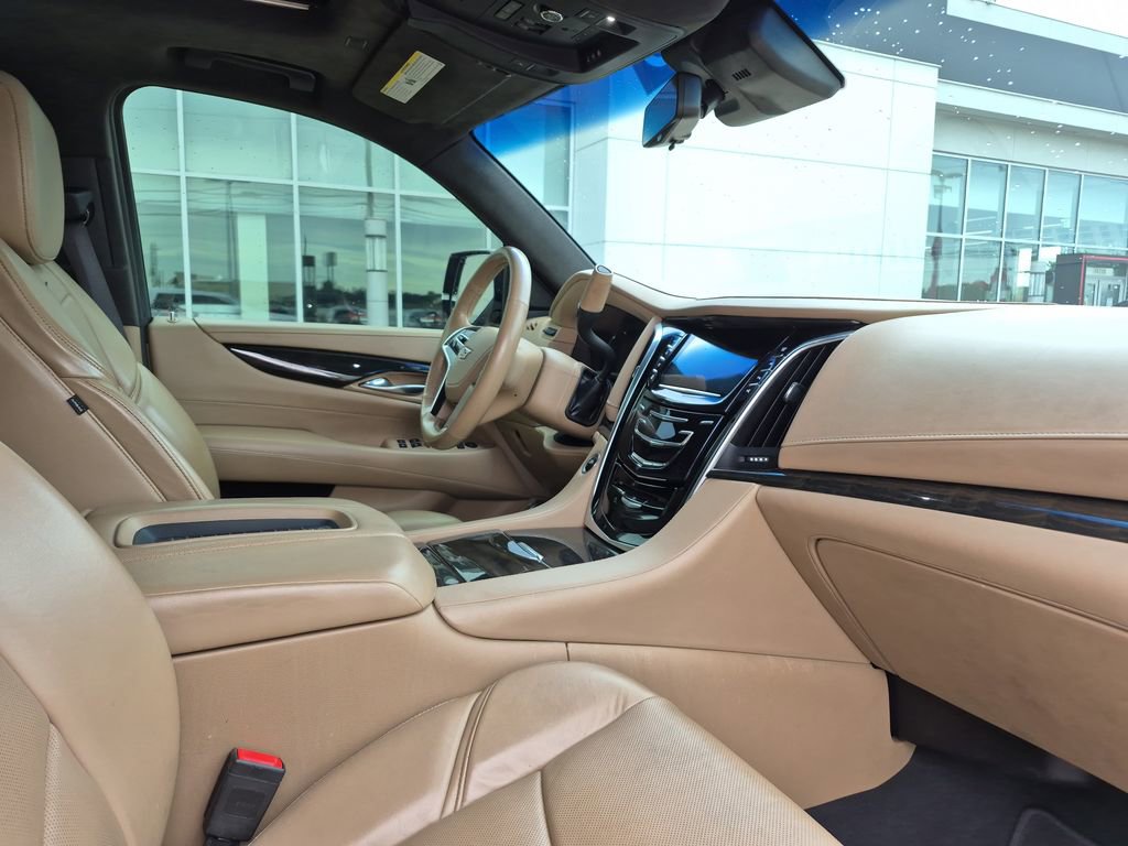 Used 2018 Cadillac Escalade Platinum image 49