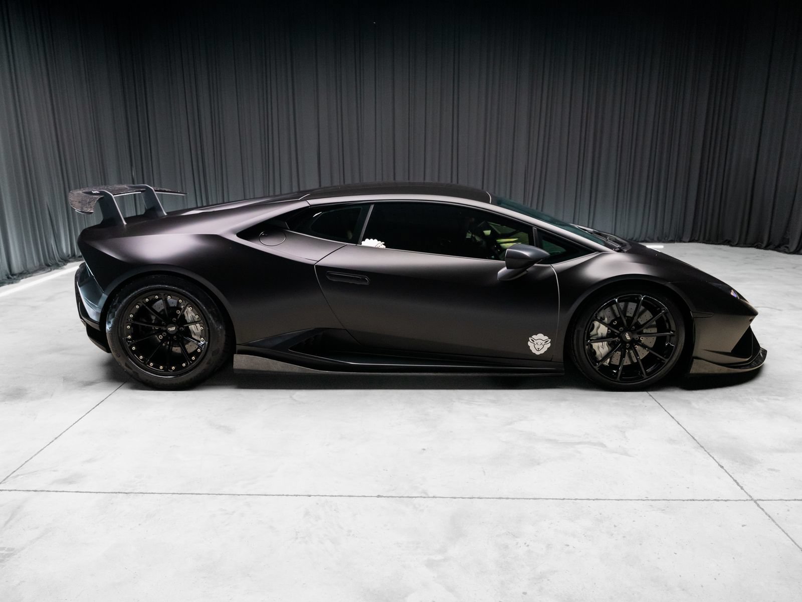 Used 2018 Lamborghini Huracan Performante AWD/4WD image 15