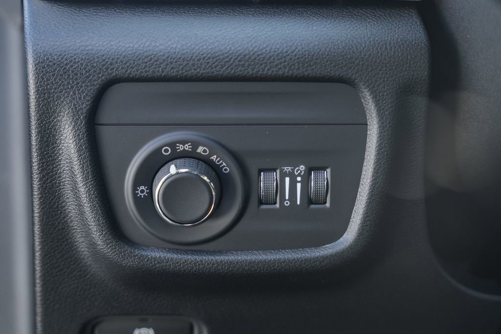 New 2025 Jeep Grand Cherokee Laredo X w/ Luxury Tech Group I image 37