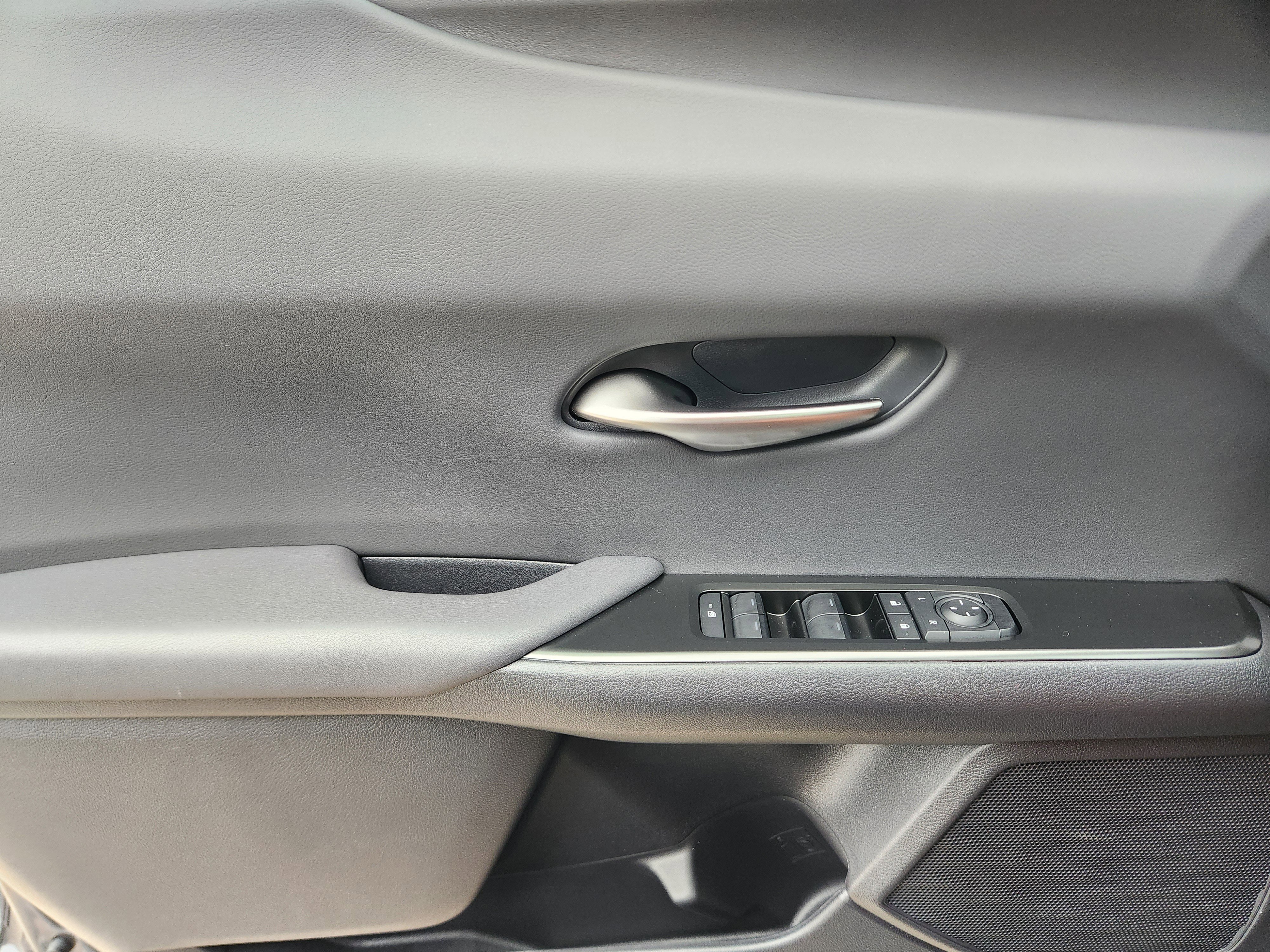 New 2026 Lexus UX 300h FWD image 17