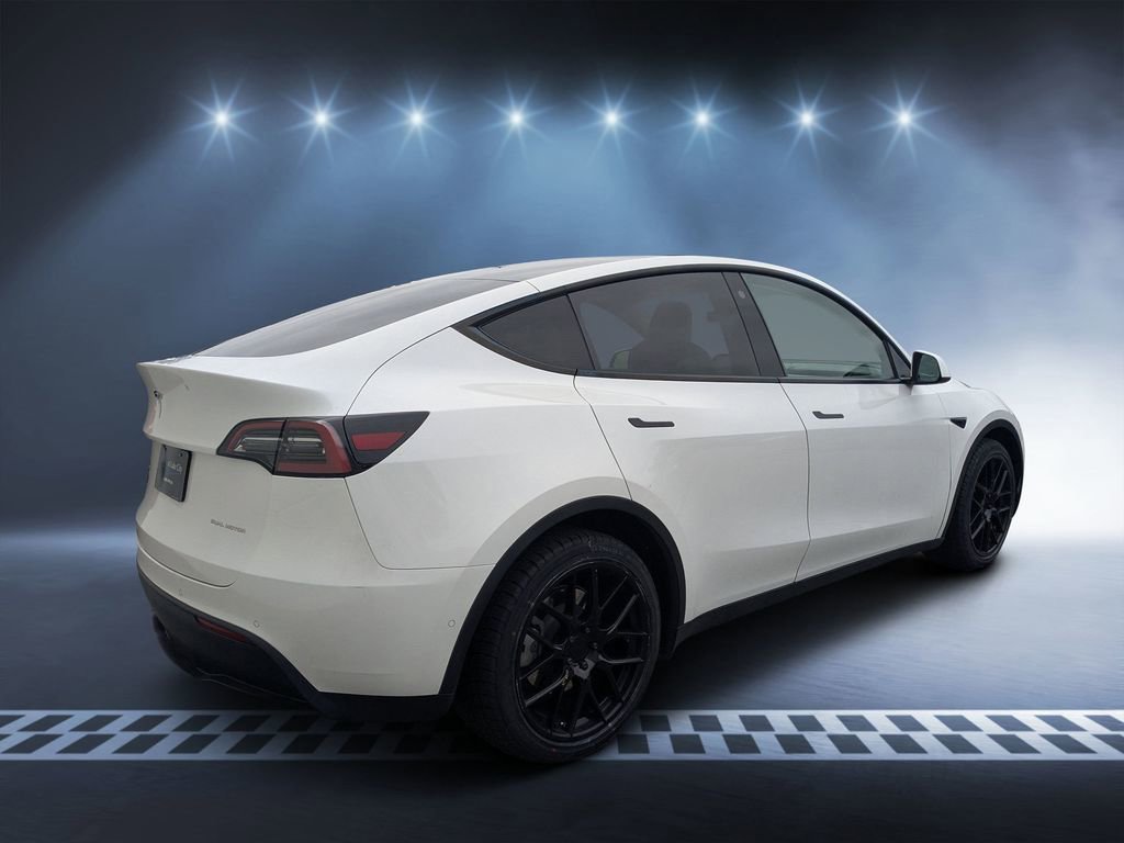 Used 2022 Tesla Model Y Long Range AWD/4WD image 3