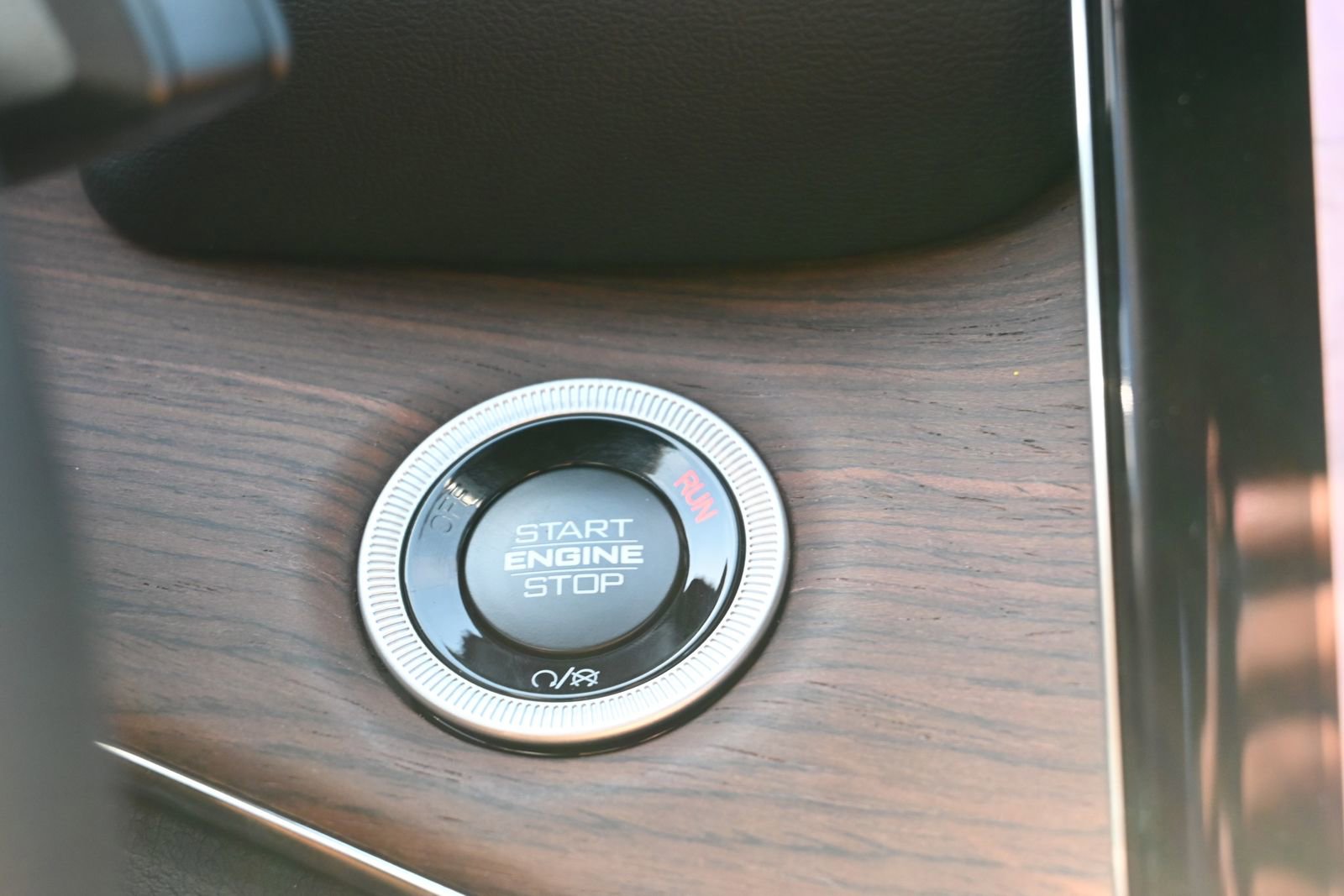 New 2025 Jeep Grand Cherokee L Summit w/ Obsidian Package image 19