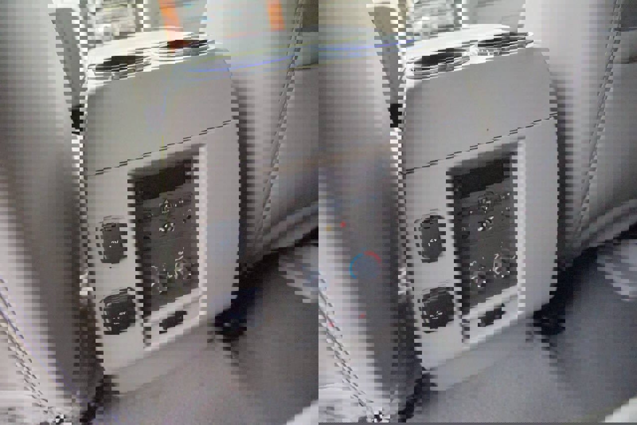 Used 2014 Lincoln Navigator Base 4x2 4dr SUV image 19