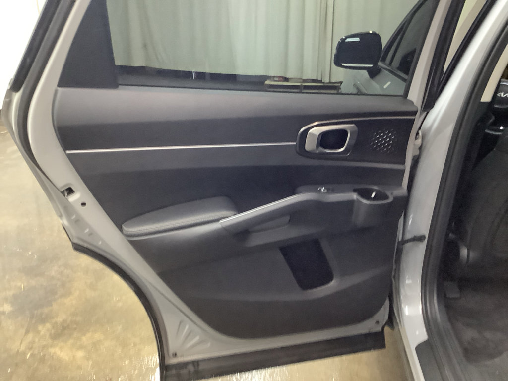 Used 2024 Kia Sorento EX w/ Panoramic Sunroof Package image 26