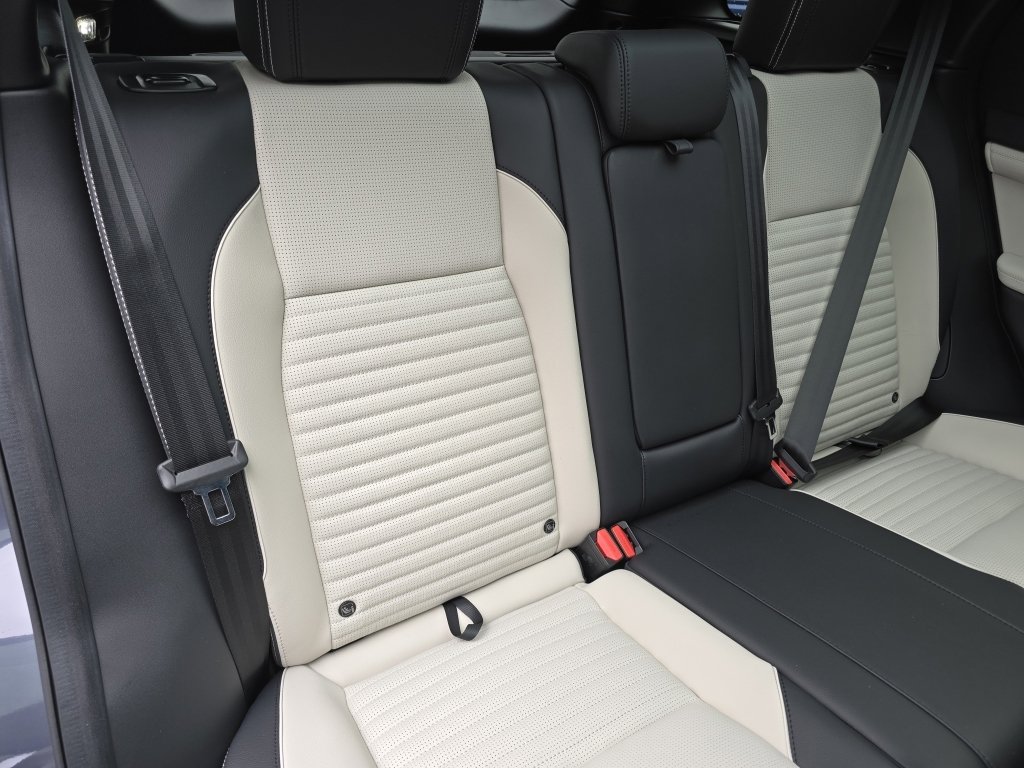 New 2025 Land Rover Discovery Sport Dynamic SE image 22