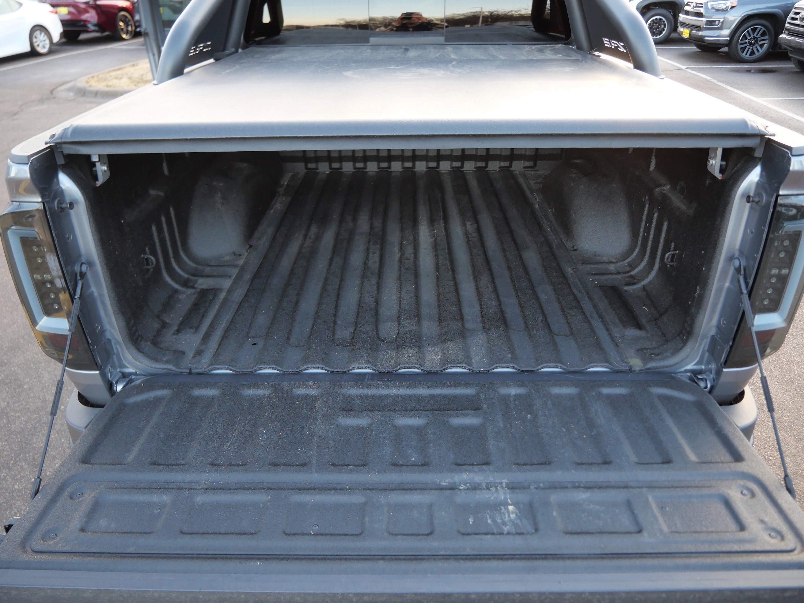 Used 2021 Chevrolet Colorado ZR2 w/ ZR2 Dusk Special Edition image 19