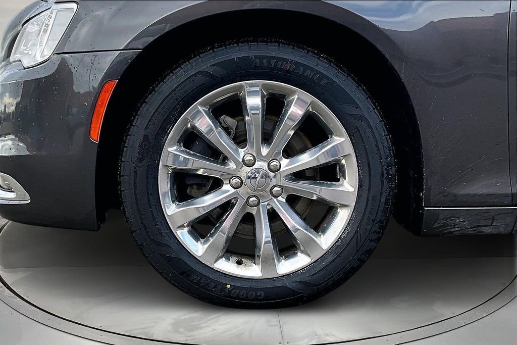 Used 2016 Chrysler 300 Limited w/ Driver Convenience Group image 31