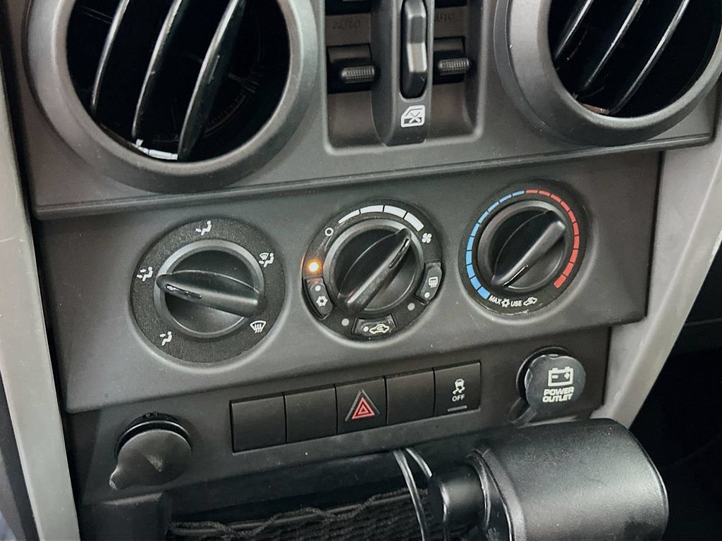 Used 2010 Jeep Wrangler Unlimited Sport RWD image 16