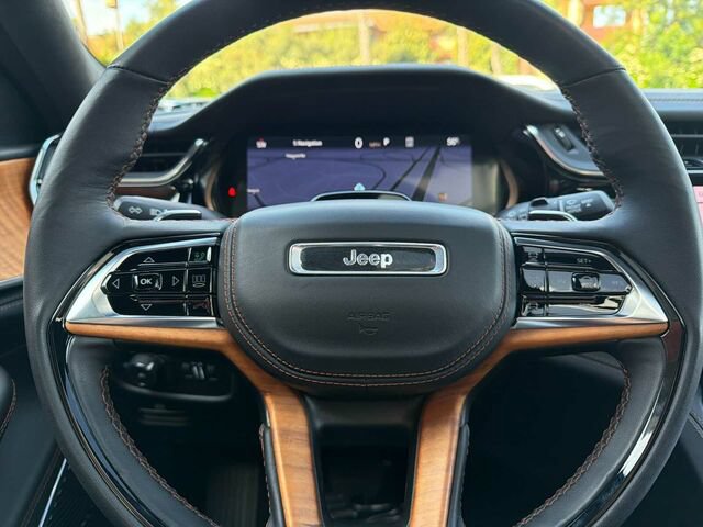 Used 2024 Jeep Grand Cherokee L Summit AWD/4WD image 30