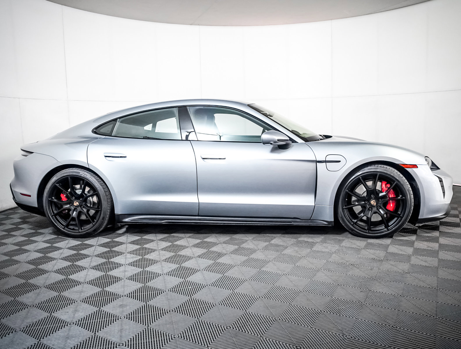 Certified 2022 Porsche Taycan GTS image 9