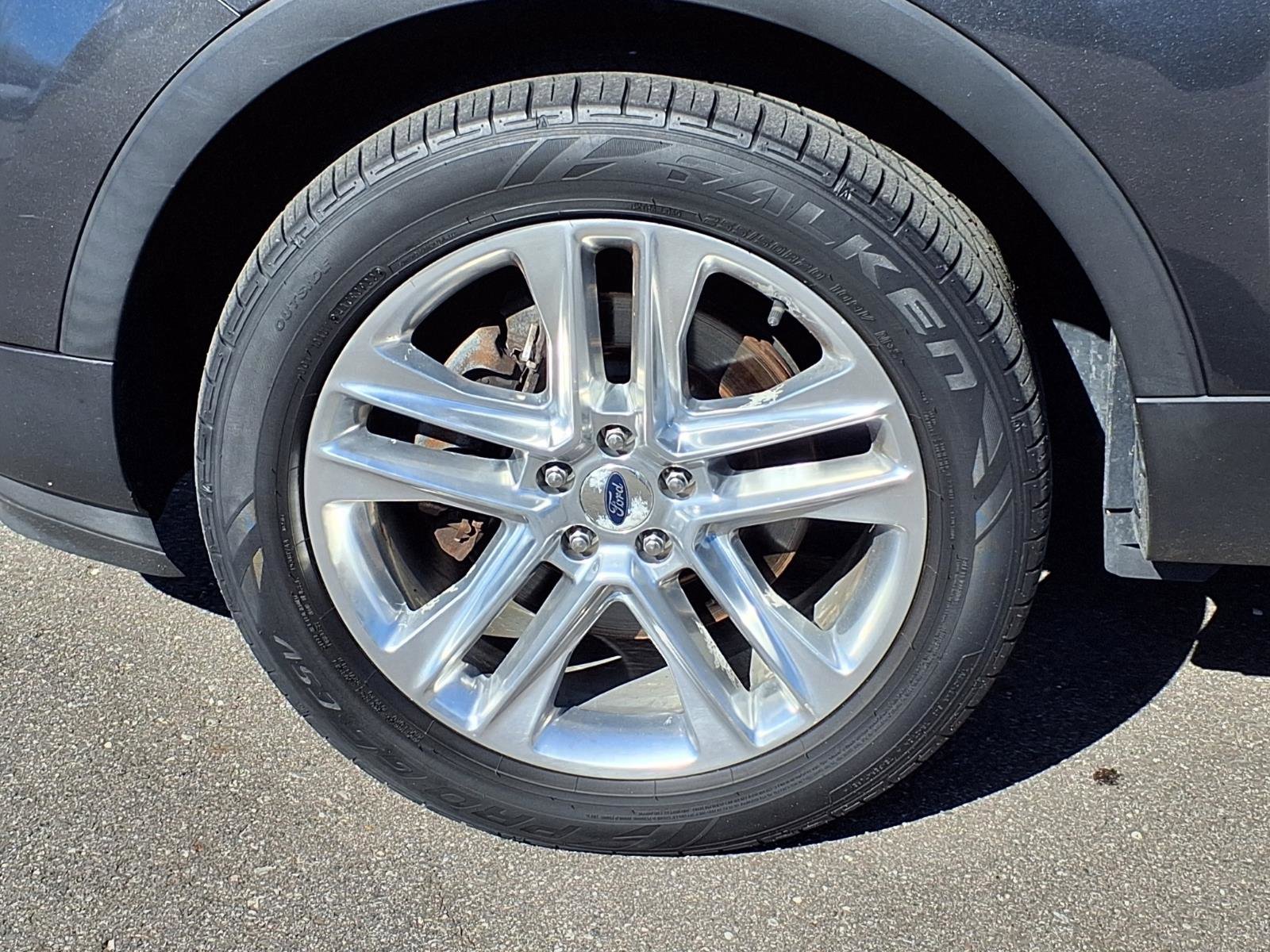 Used 2017 Ford Explorer XLT w/ Equipment Group 202A AWD/4WD image 31