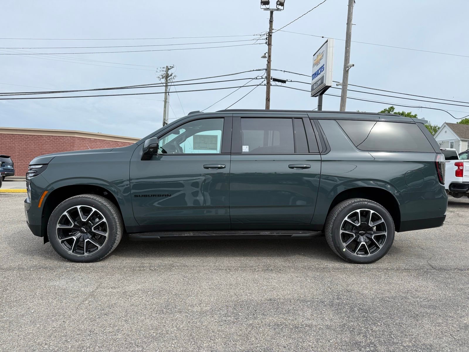 New 2026 Chevrolet Suburban RST AWD/4WD image 3