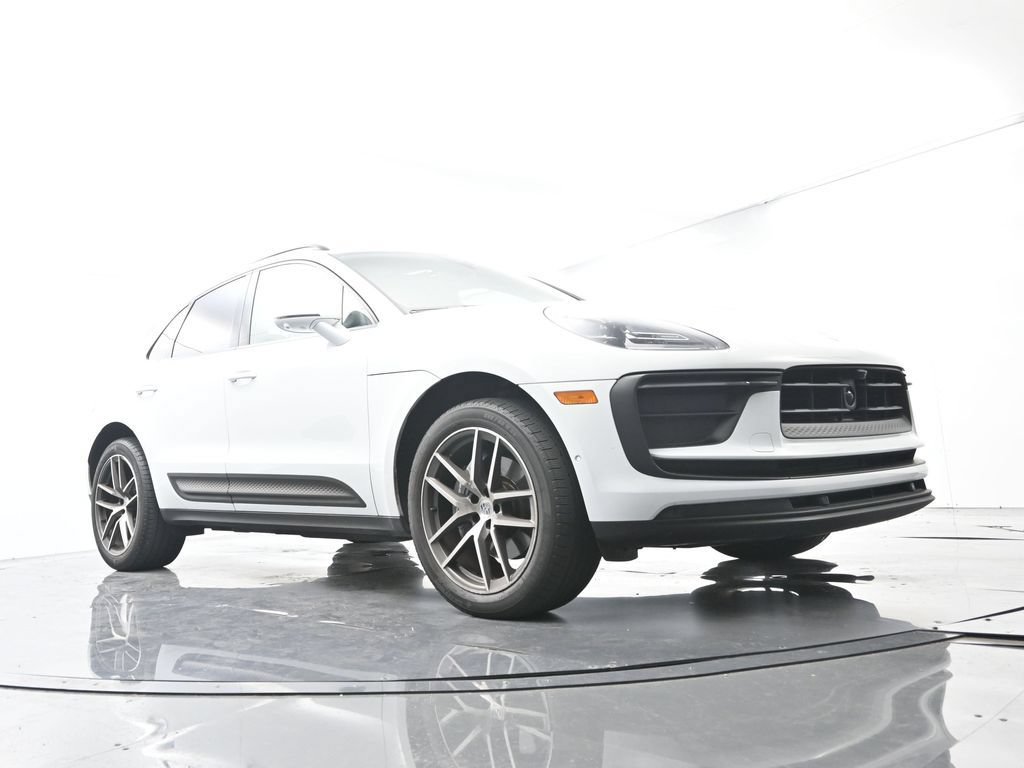 Certified 2023 Porsche Macan AWD/4WD image 49