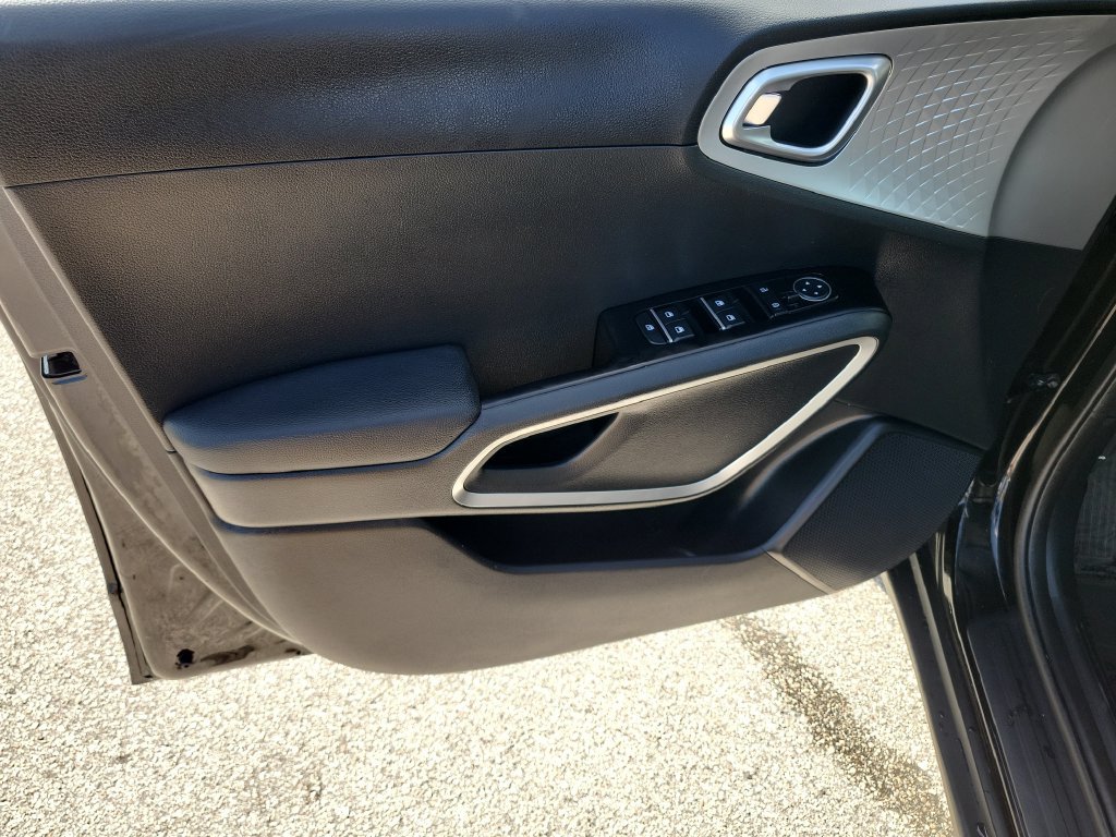 Certified 2025 Kia Soul LX FWD image 19