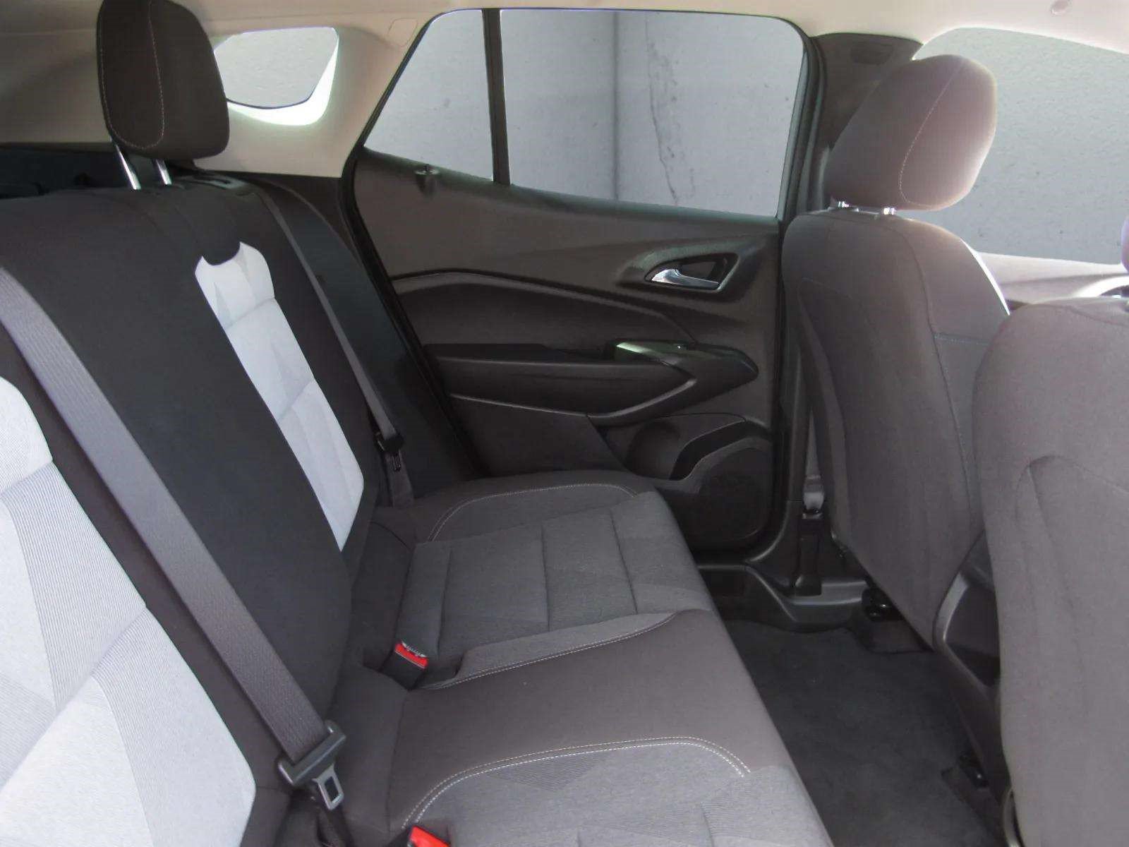 Used 2024 Chevrolet Trax LS w/ LS Convenience Package FWD image 11