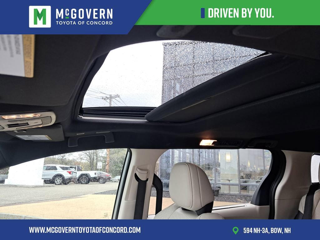Used 2025 Toyota Sienna Platinum AWD/4WD image 16
