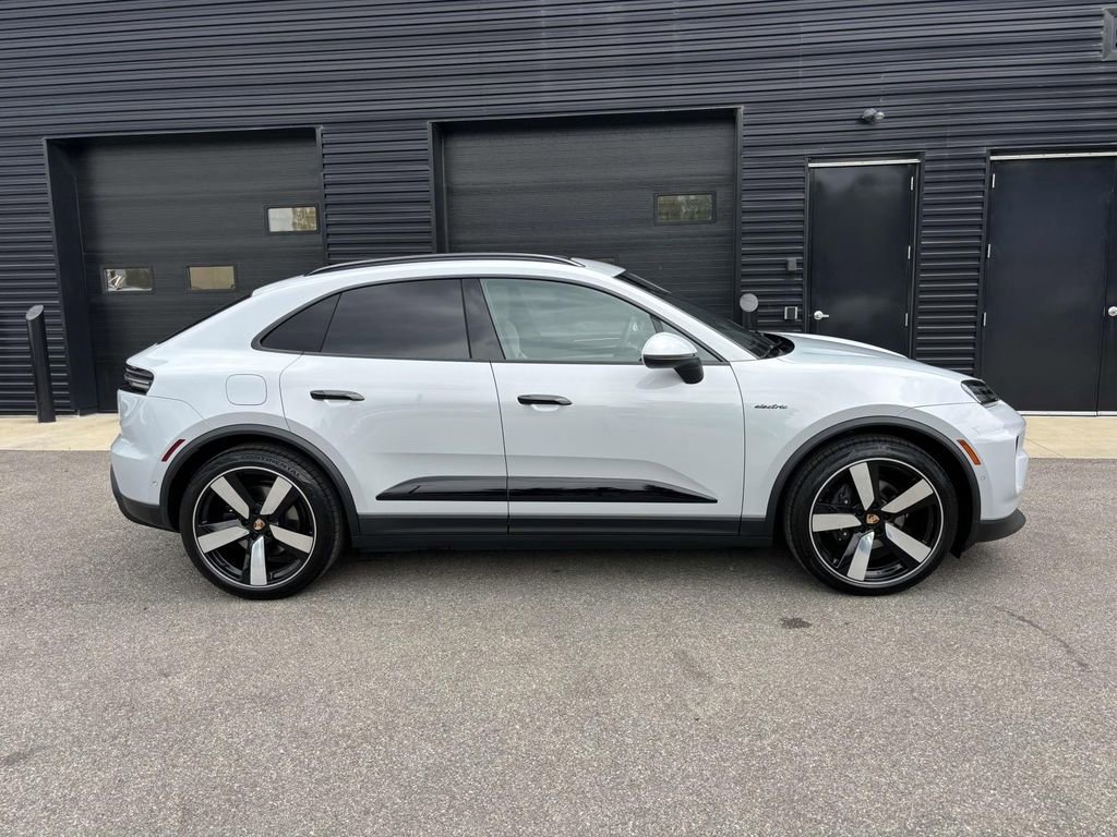Used 2025 Porsche Macan 4 Electric image 11