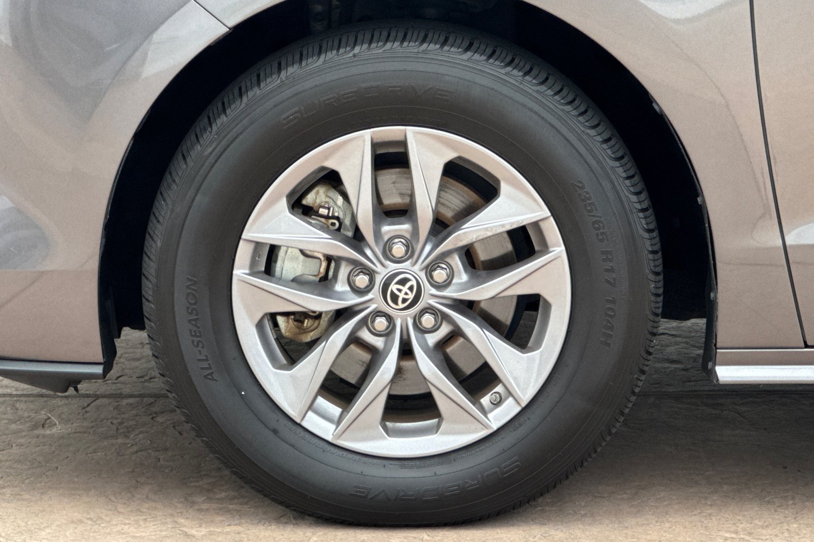 Certified 2024 Toyota Sienna XLE FWD image 35