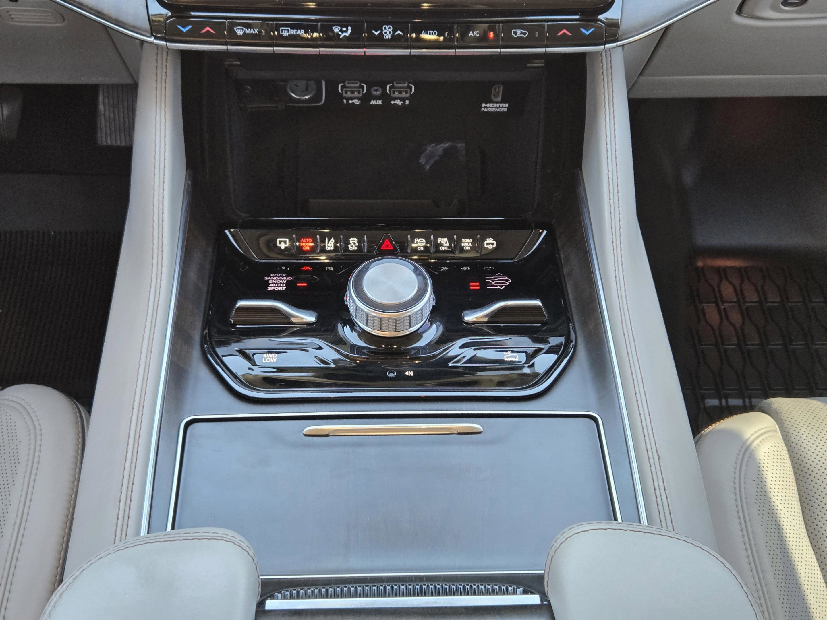 Used 2022 Jeep Grand Wagoneer Series II w/ Premium Group II AWD/4WD image 13