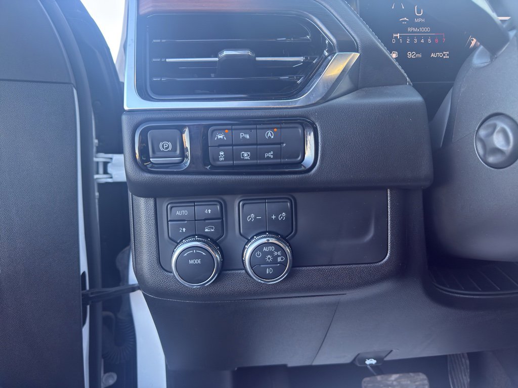 Used 2025 GMC Yukon XL Denali image 10