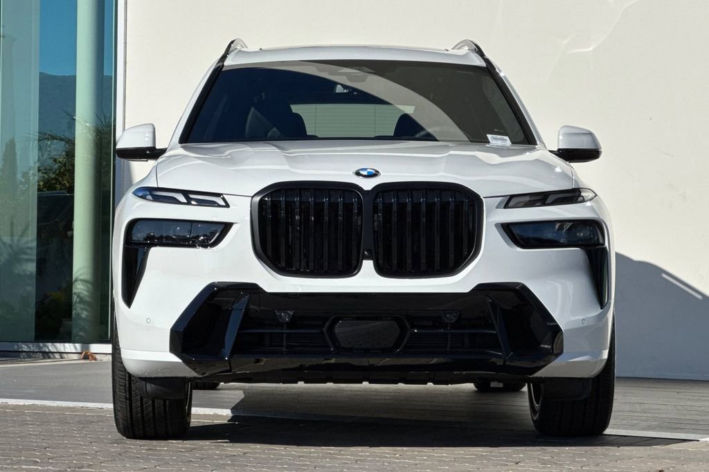 New 2026 BMW X7 xDrive40i w/ M Sport Package AWD/4WD image 8
