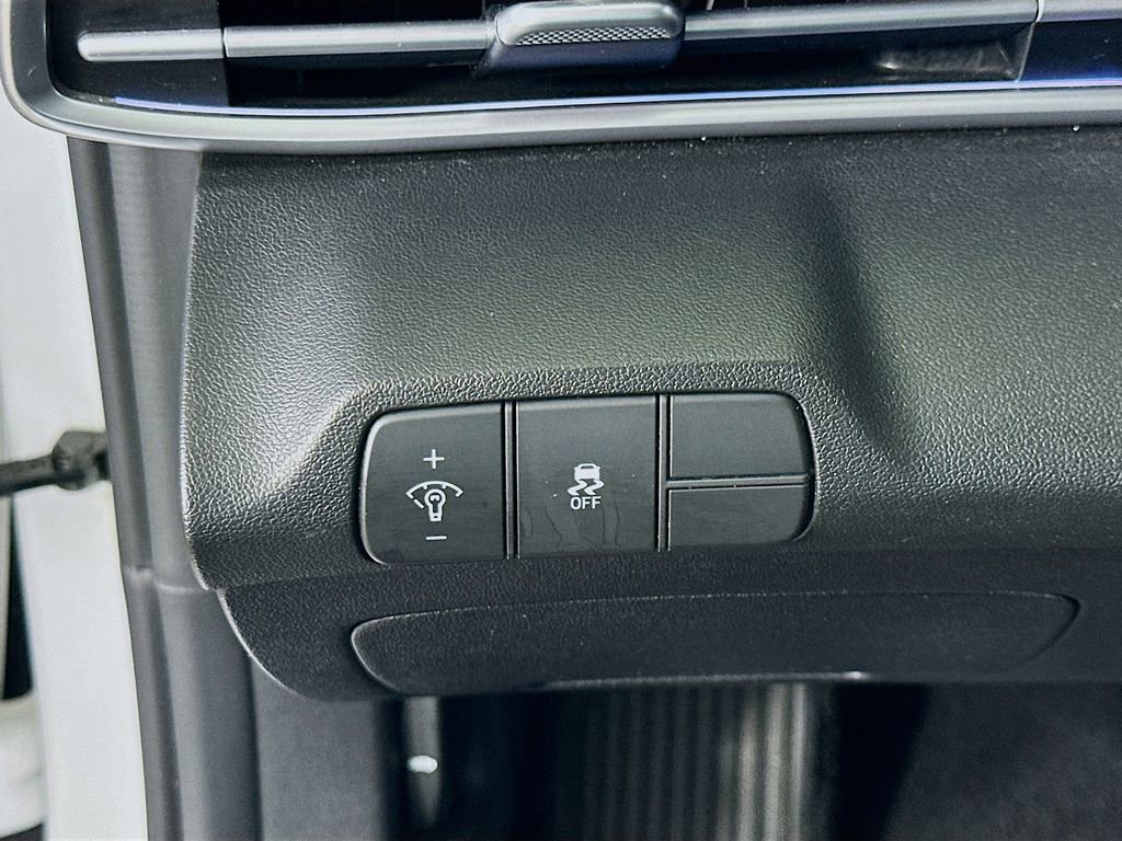 Used 2024 Hyundai Elantra SEL image 21
