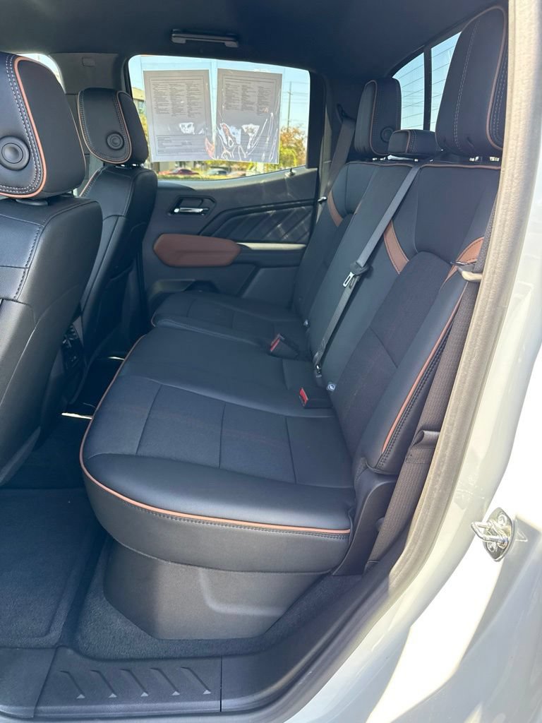 Used 2025 GMC Canyon AT4 AWD/4WD image 8