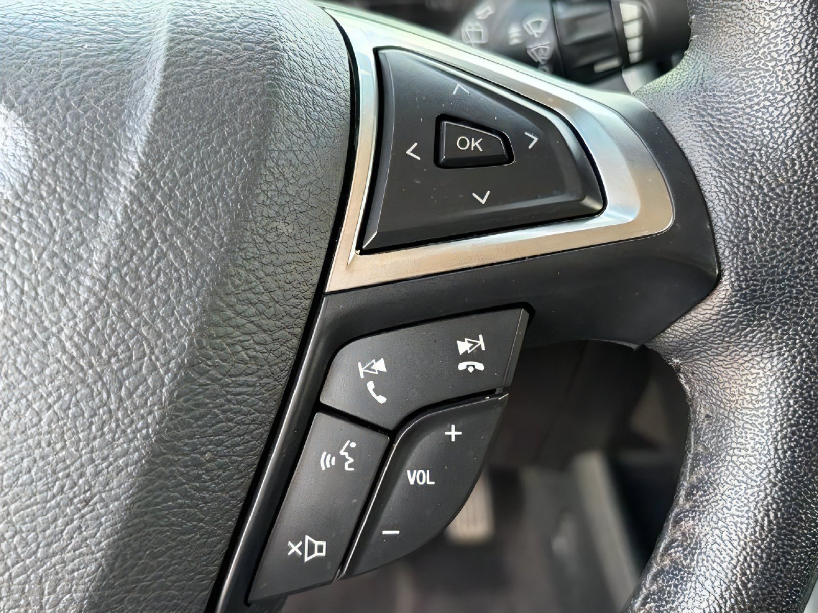 Used 2019 Ford Edge Titanium w/ Equipment Group 301A FWD image 25